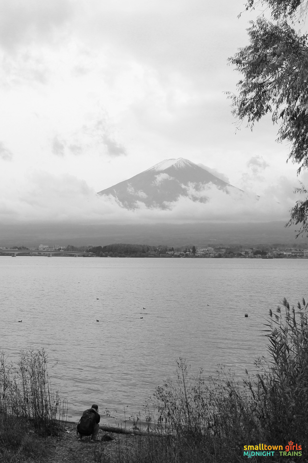 SGMT Japan Lake Kawaguchi Momiji Kairo 12 Mount Fuji and photographer