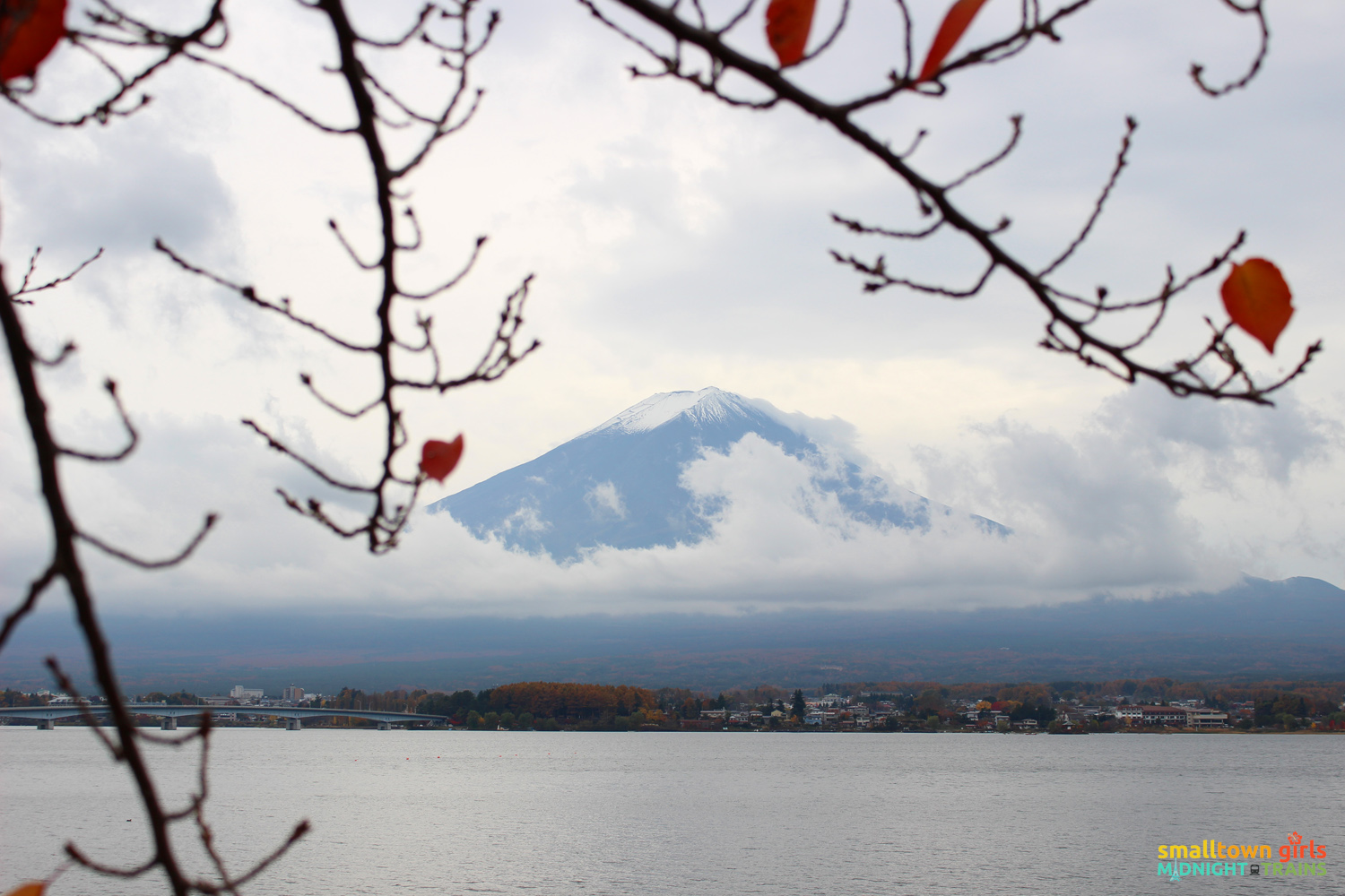 SGMT Japan Lake Kawaguchi Momiji Kairo 13 Mount Fuji framed by leaves