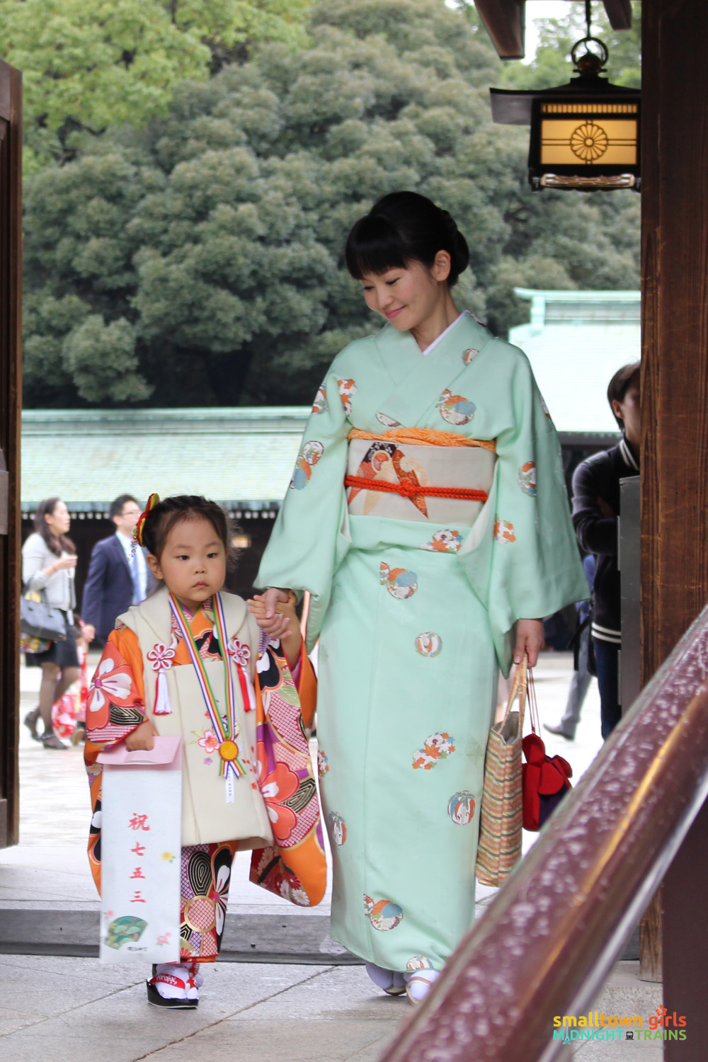 SGMT Japan Tokyo Meiji Shrine 04 mother and daughter