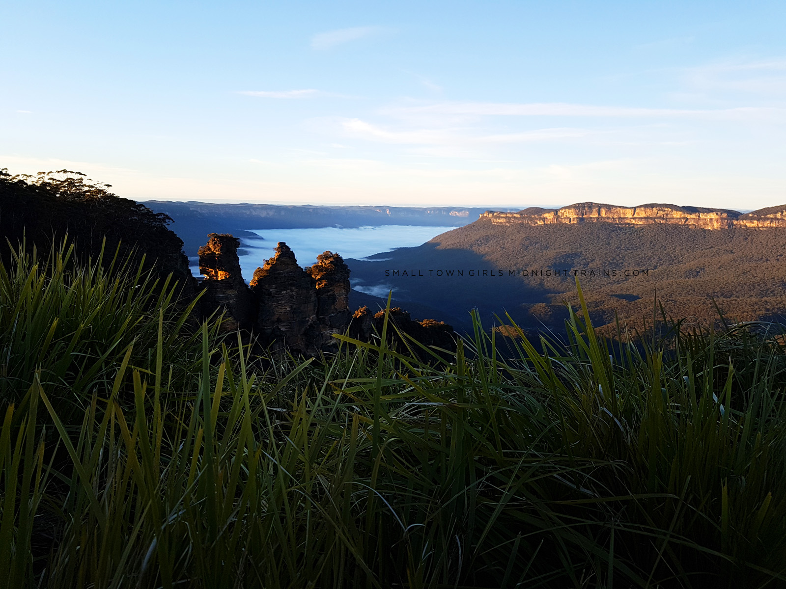 SGMT Australia Blue Mountains Katoomba 15 Sunrise Over the Three Sisters at Echo Point