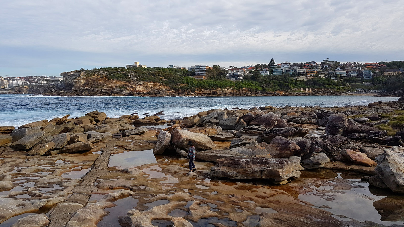 SGMT Australia Sydney_Bondi to Coogee Coastal Walk_12 Lei among the rocks