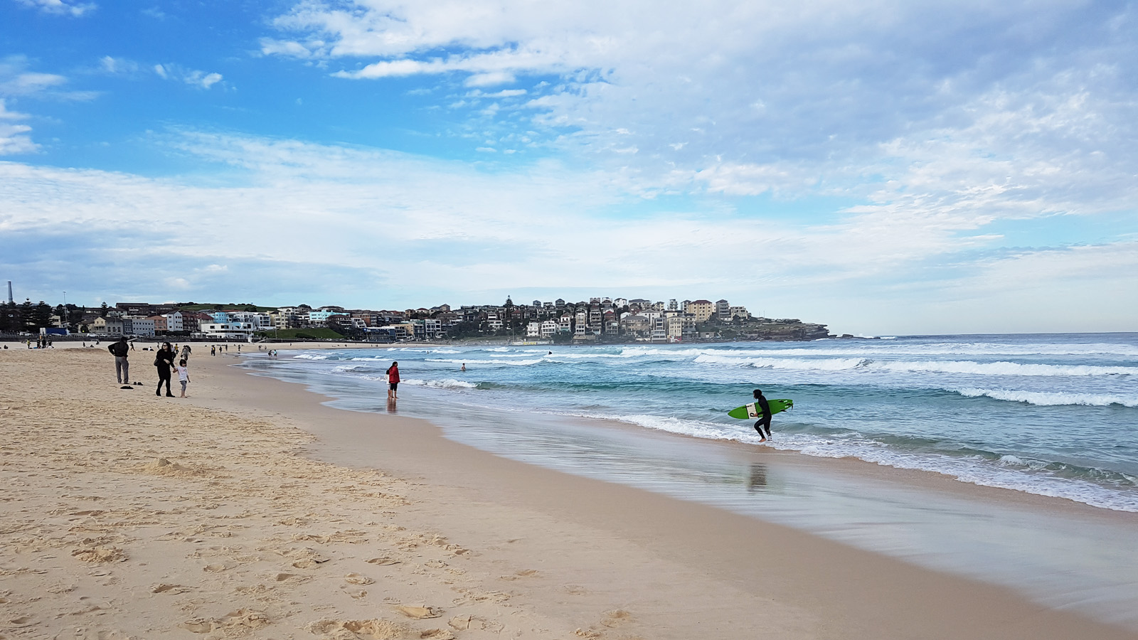 SGMT Australia Sydney_Bondi to Coogee Coastal Walk_33 Bondi Beach Surfer