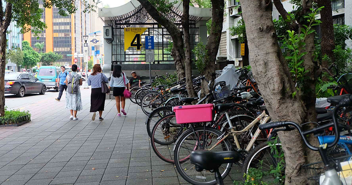 SGMT Taiwan Taipei Gaya Ellan and Ria with Bicycles
